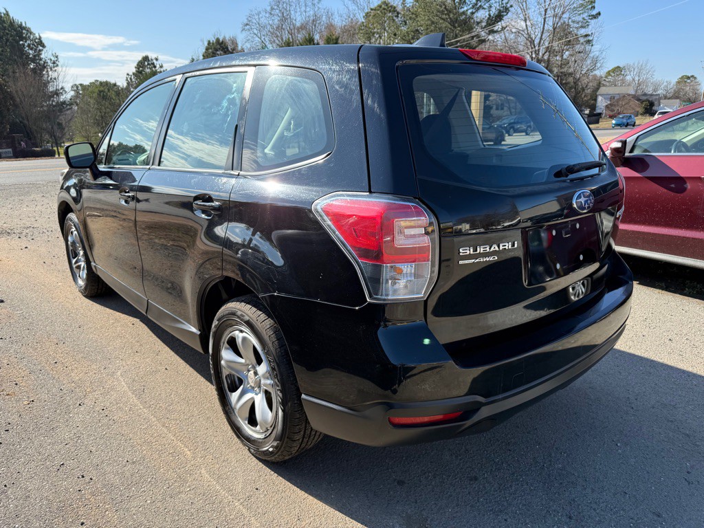 2017 Subaru Forester Image 2