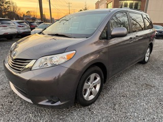 Image for 2011 Toyota Sienna LE ID: 7107563
