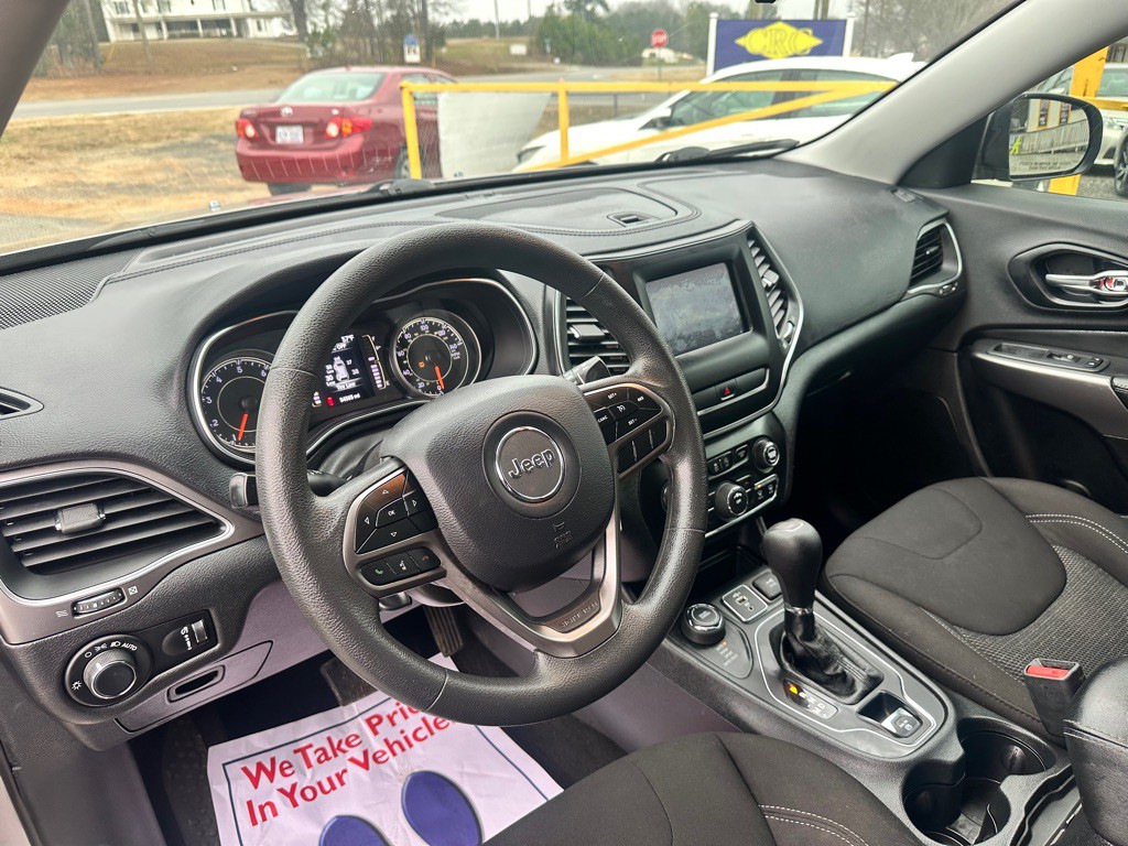 2020 Jeep Cherokee Image 8