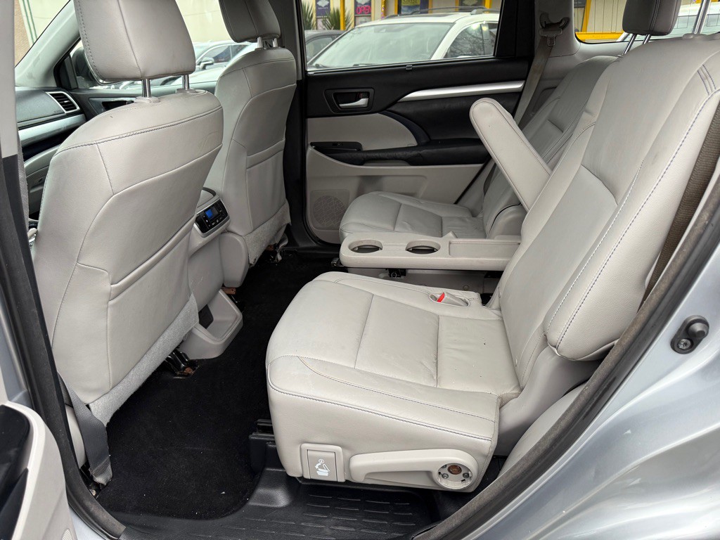 2014 Toyota Highlander Image 11