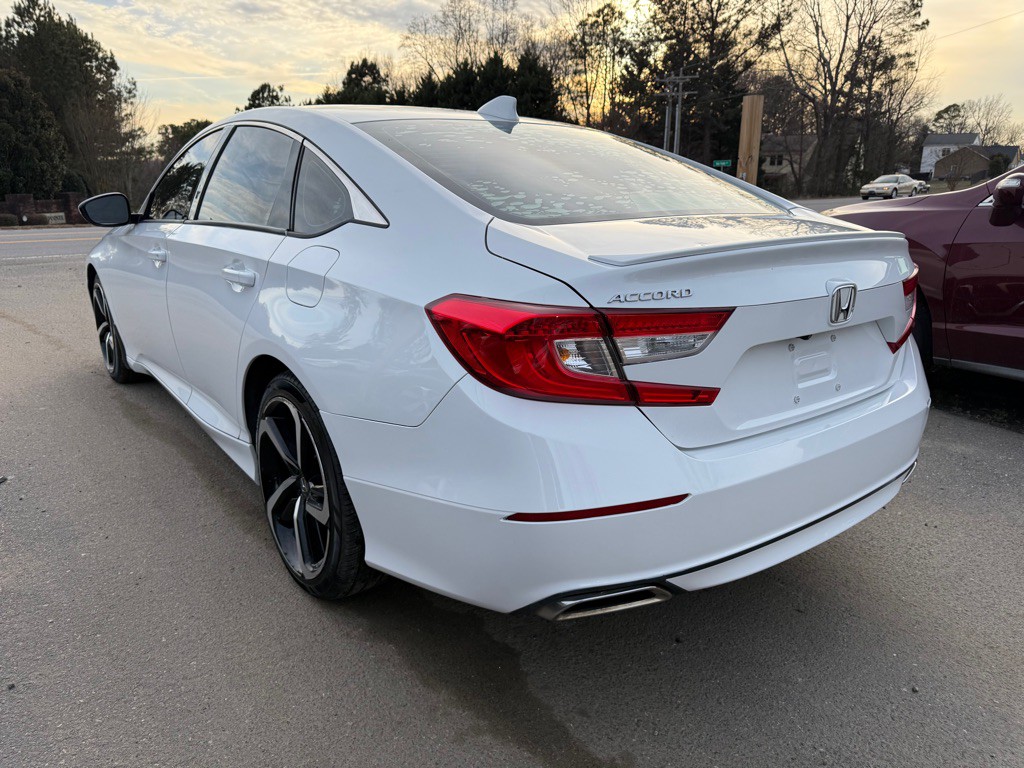 2019 Honda Accord Image 2