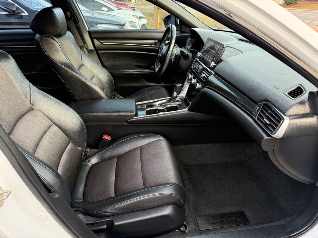 2019 Honda Accord Image 6