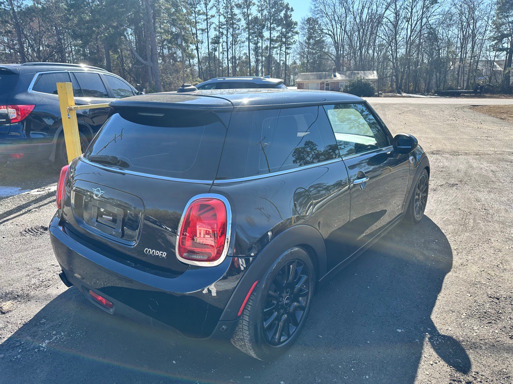 2019 MINI Cooper Image 3
