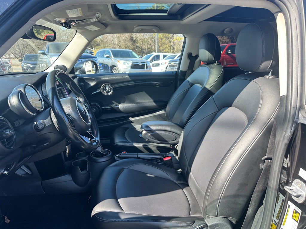 2019 MINI Cooper Image 6