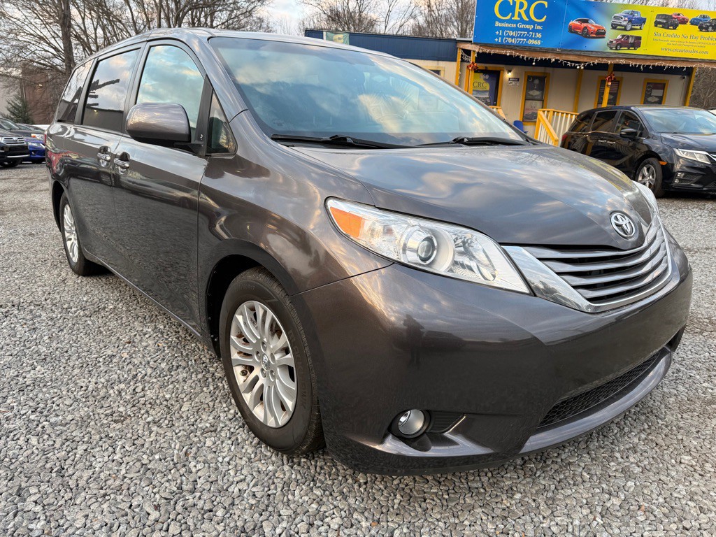 2017 Toyota Sienna Image 4