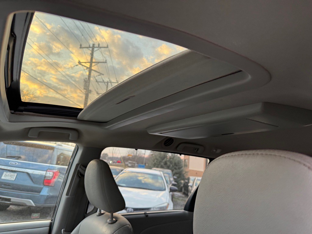 2017 Toyota Sienna Image 12
