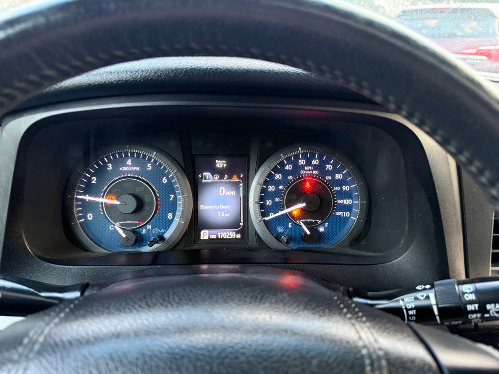 2017 Toyota Sienna Image 16