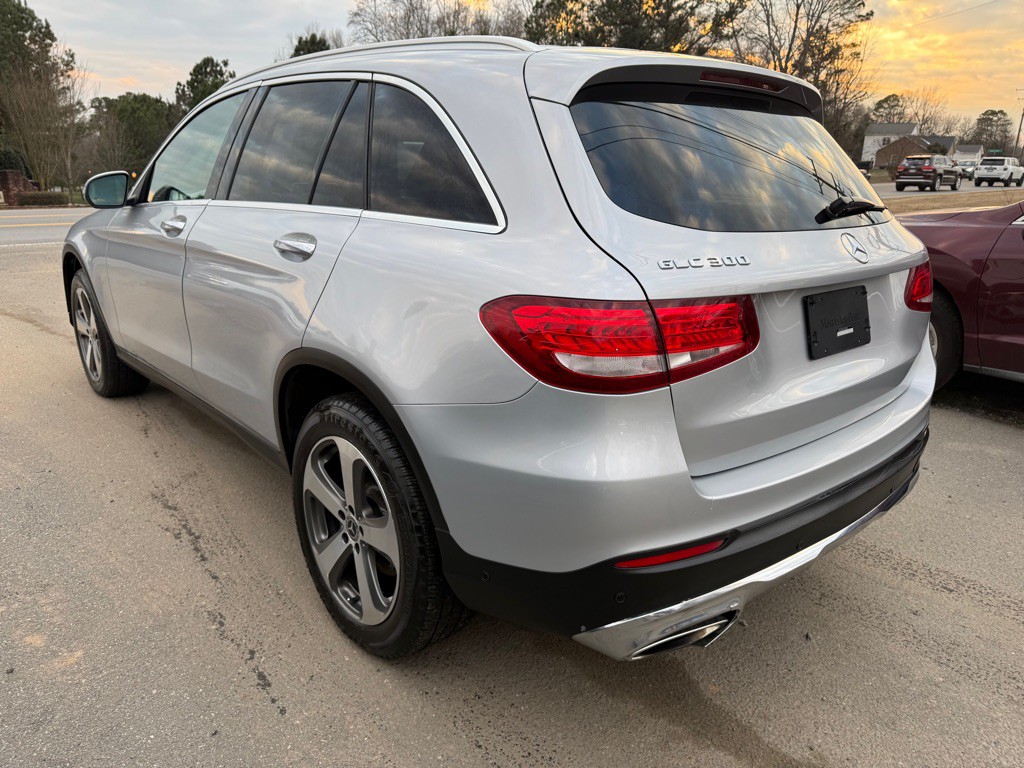 2017 Mercedes-Benz GLC-Class Image 2