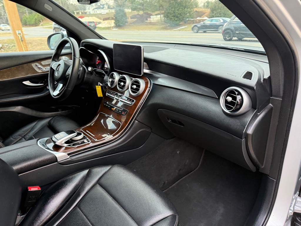 2017 Mercedes-Benz GLC-Class Image 6