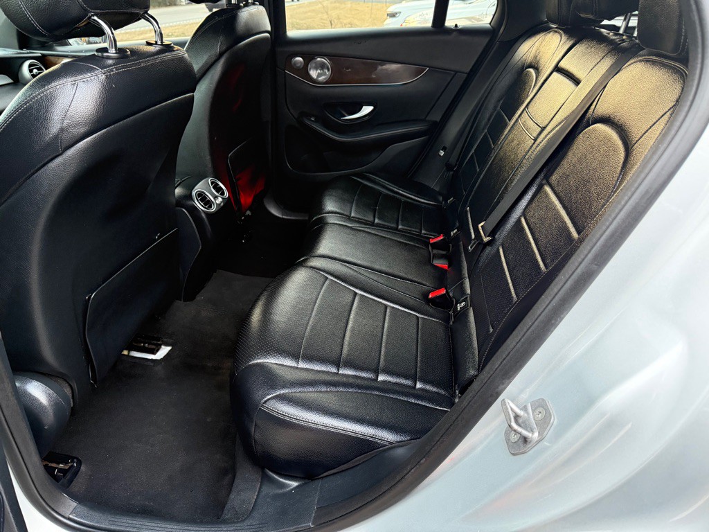 2017 Mercedes-Benz GLC-Class Image 11