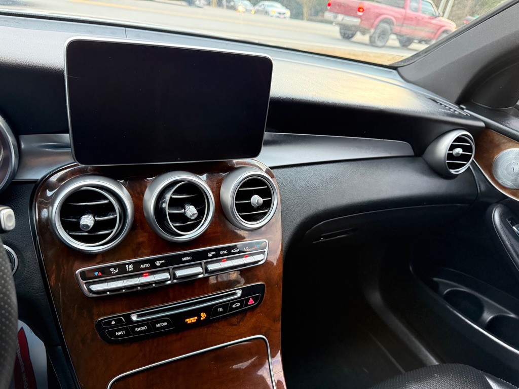 2017 Mercedes-Benz GLC-Class Image 15