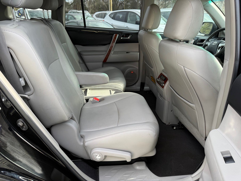 2011 Toyota Highlander Image 6