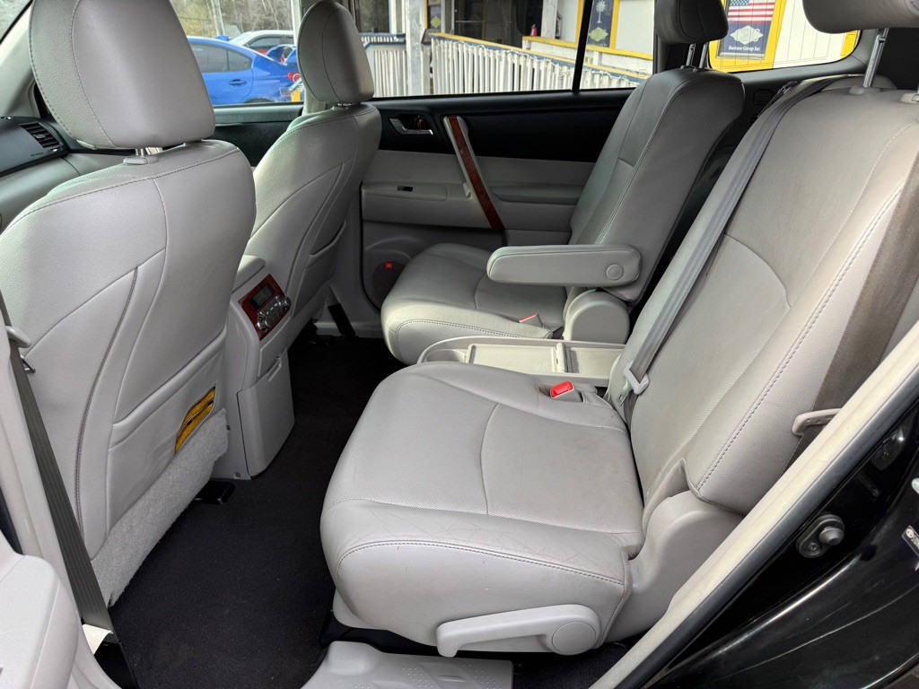 2011 Toyota Highlander Image 8