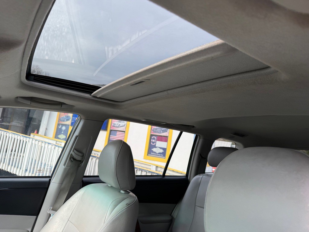 2011 Toyota Highlander Image 11