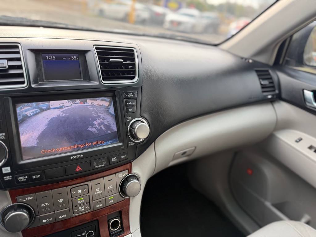 2011 Toyota Highlander Image 16