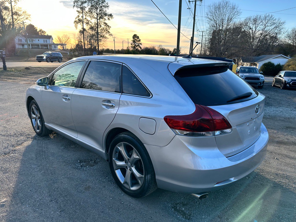 2014 Toyota Venza Image 2