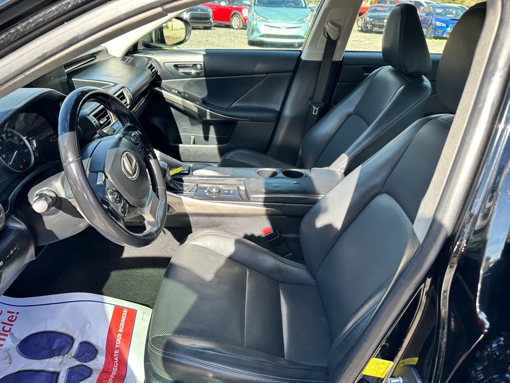 2015 Lexus IS Image 7