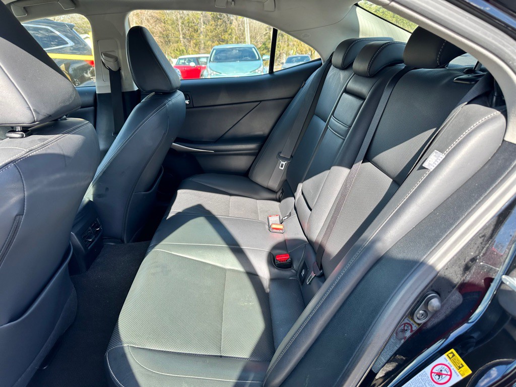 2015 Lexus IS Image 8