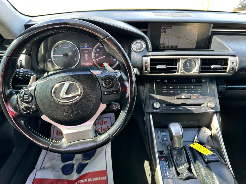 2015 Lexus IS Image 9