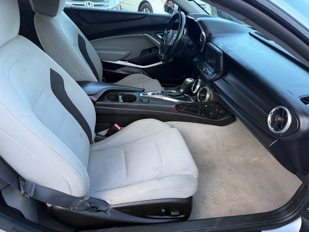 2017 Chevrolet Camaro Image 6