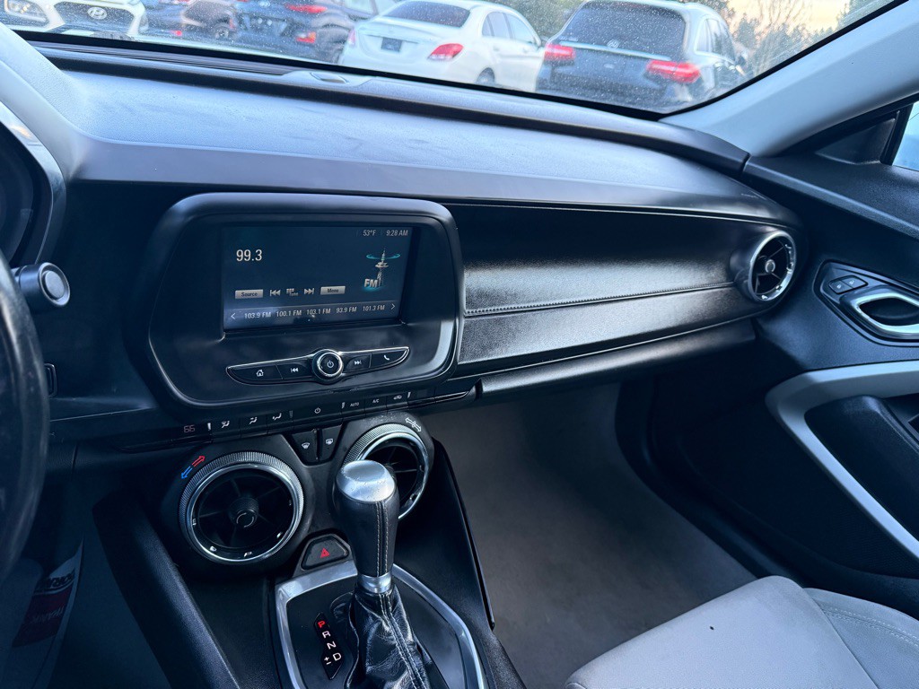 2017 Chevrolet Camaro Image 14