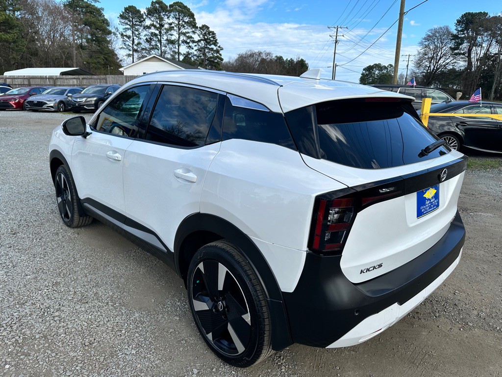 2025 Nissan Kicks Image 2