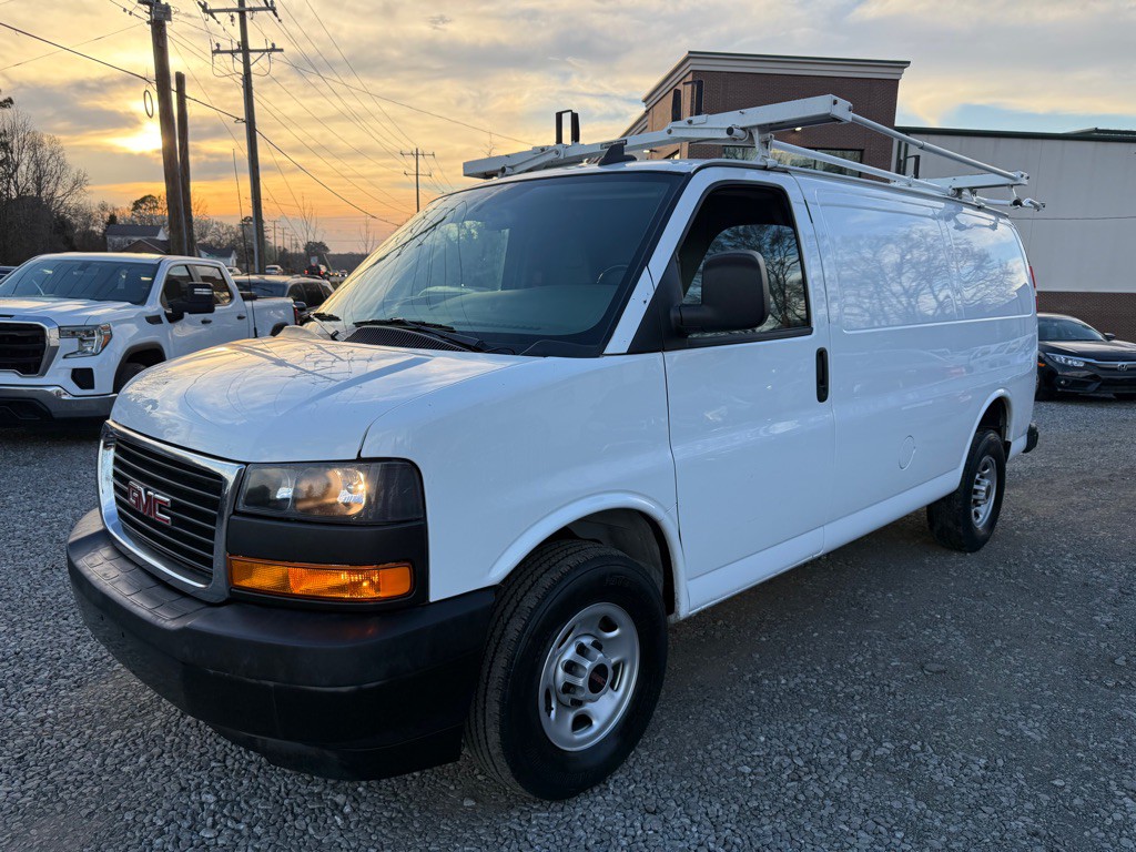 2023 GMC Savana Image 1
