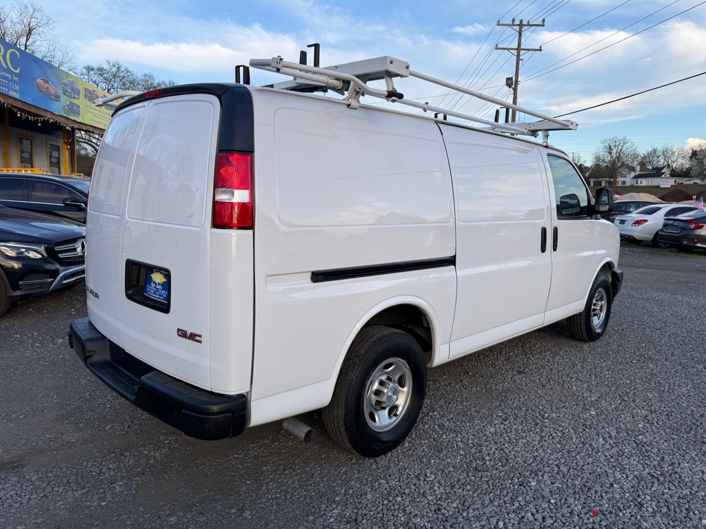 2023 GMC Savana Image 4