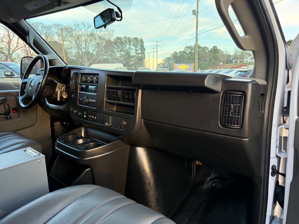 2023 GMC Savana Image 7