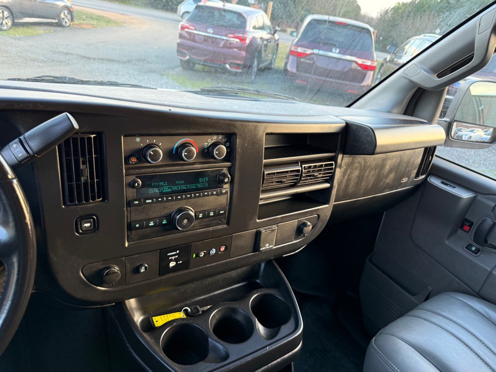 2023 GMC Savana Image 13