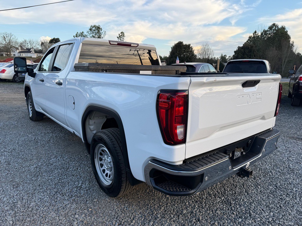 2020 GMC Sierra Image 2