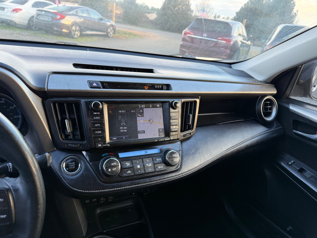 2017 Toyota Rav4 Image 14