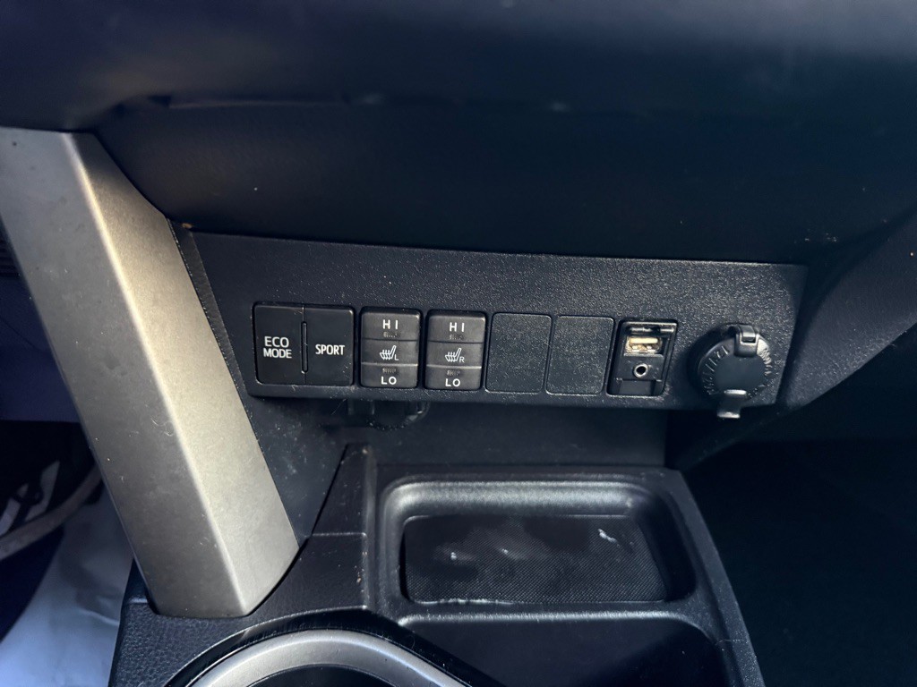 2017 Toyota Rav4 Image 16