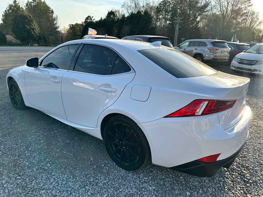 2016 Lexus IS Image 2