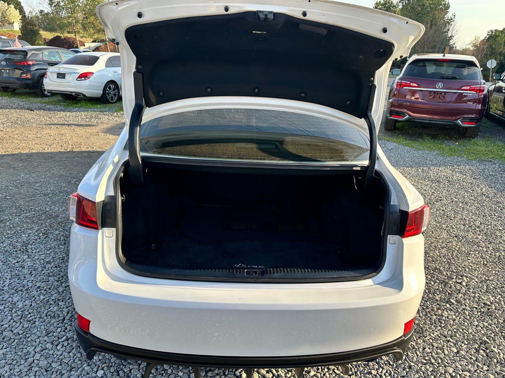 2016 Lexus IS Image 5