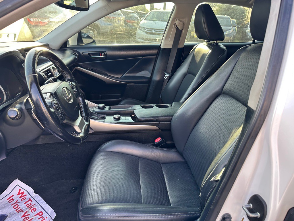 2016 Lexus IS Image 6