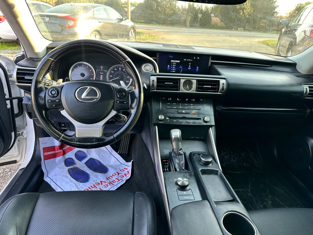 2016 Lexus IS Image 8