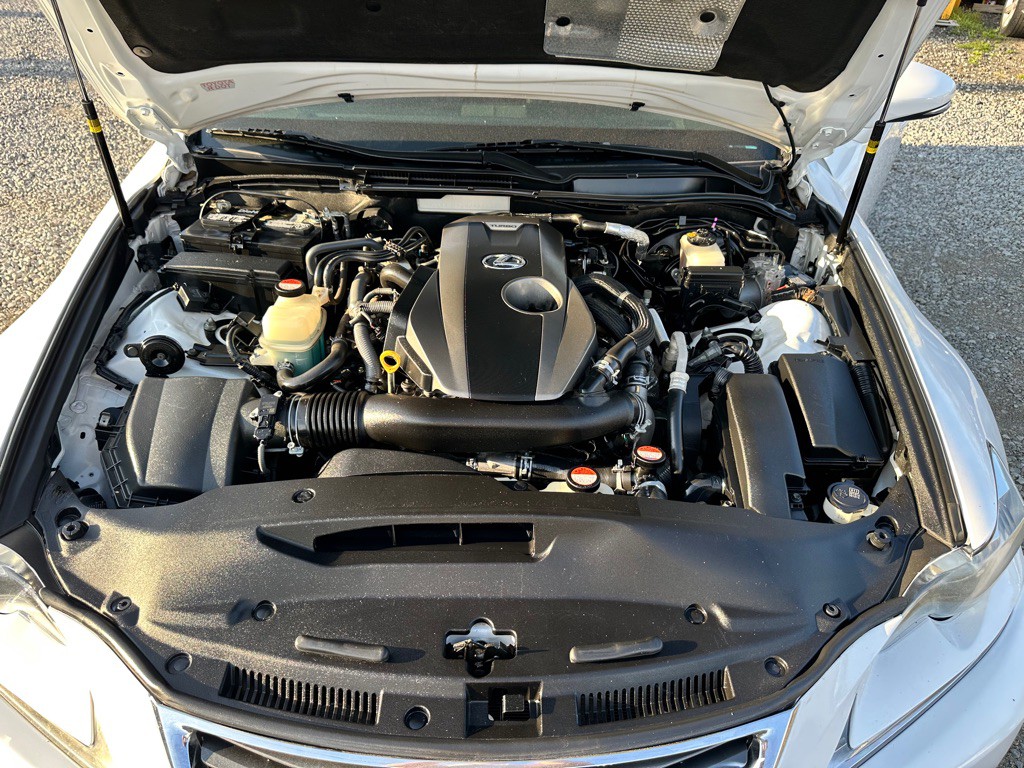 2016 Lexus IS Image 12