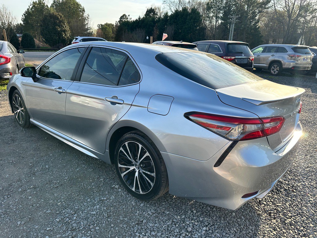 2018 Toyota Camry Image 2