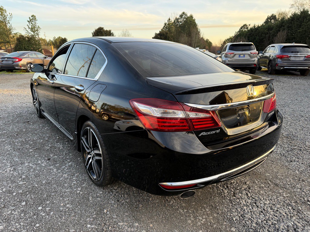 2017 Honda Accord Image 2