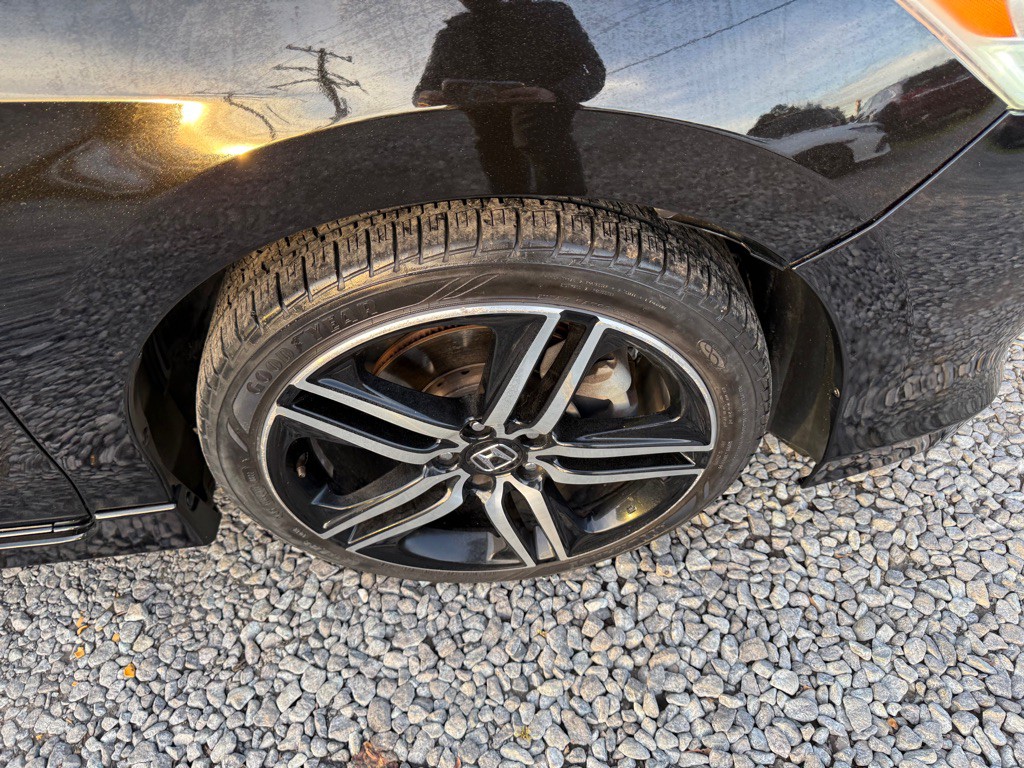 2017 Honda Accord Image 5