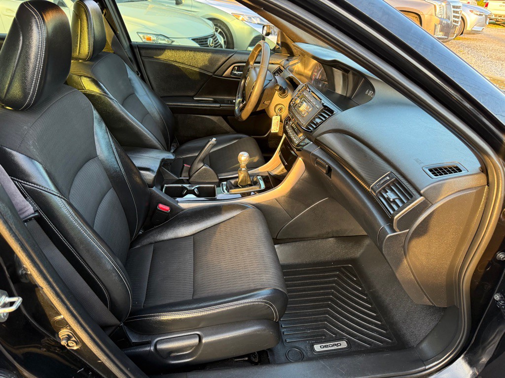 2017 Honda Accord Image 6