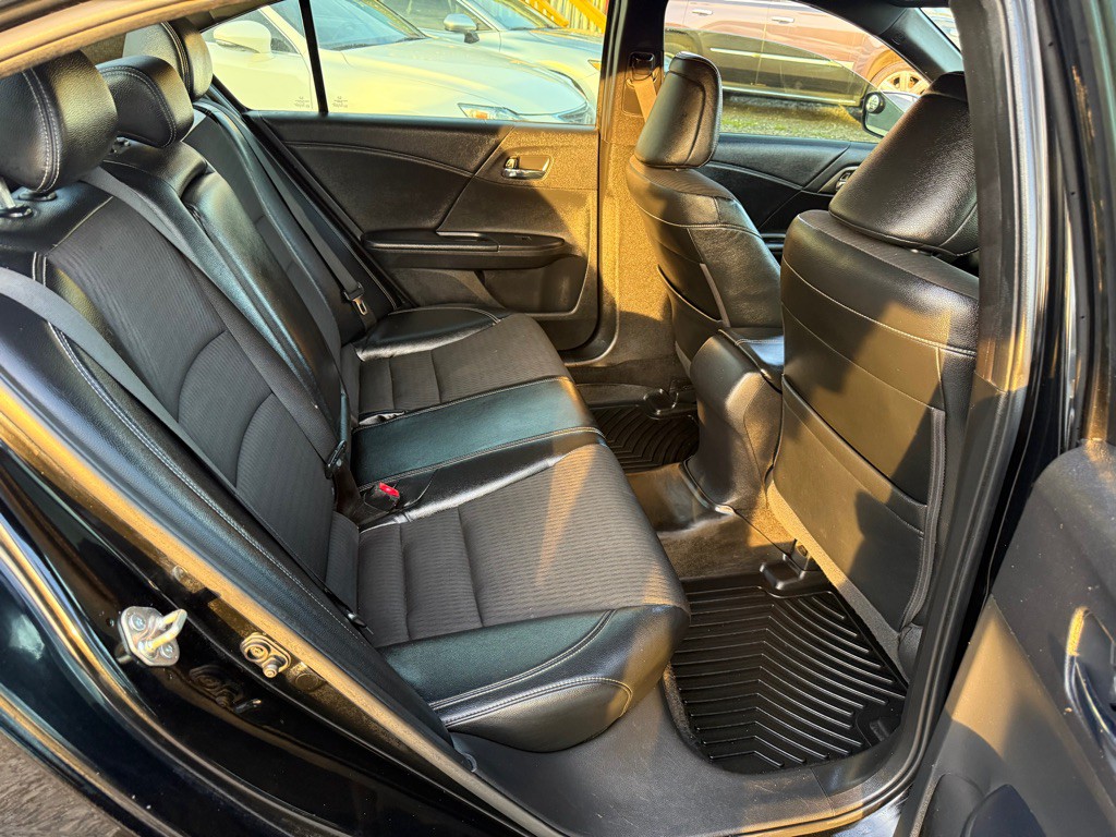 2017 Honda Accord Image 8