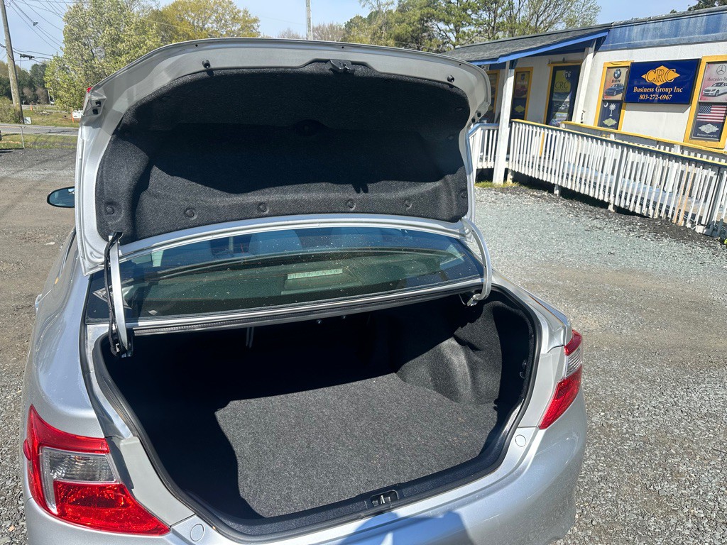 2012 Toyota Camry Image 5