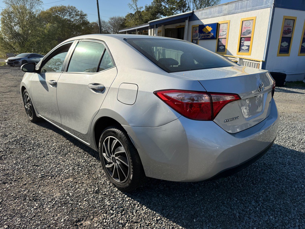 2018 Toyota Corolla Image 2