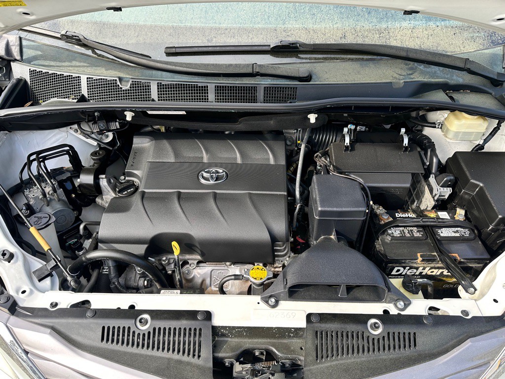 2015 Toyota Sienna Image 11