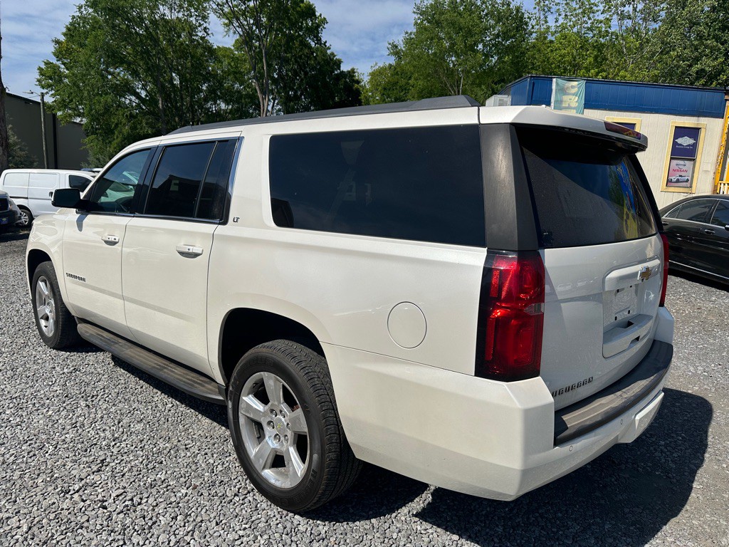 2015 Chevrolet Suburban Image 2
