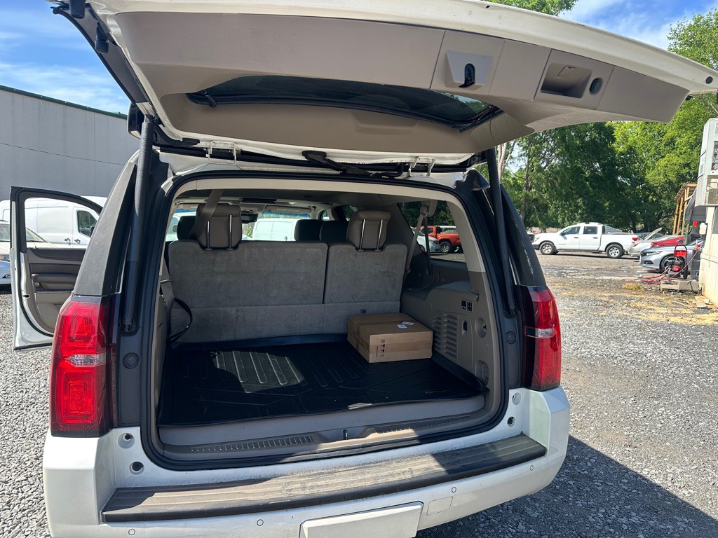 2015 Chevrolet Suburban Image 5