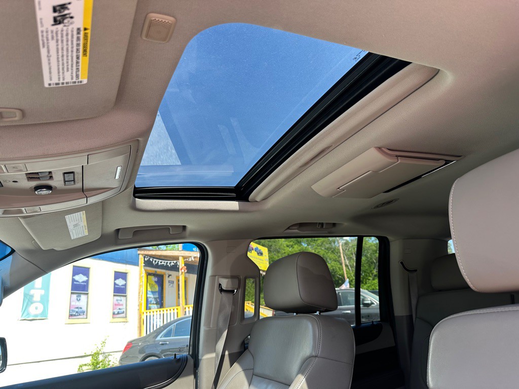 2015 Chevrolet Suburban Image 9