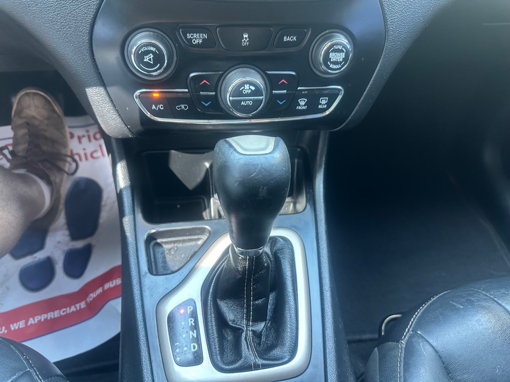 2018 Jeep Cherokee Image 11